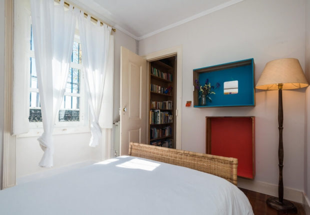 Queen Size bed surf house