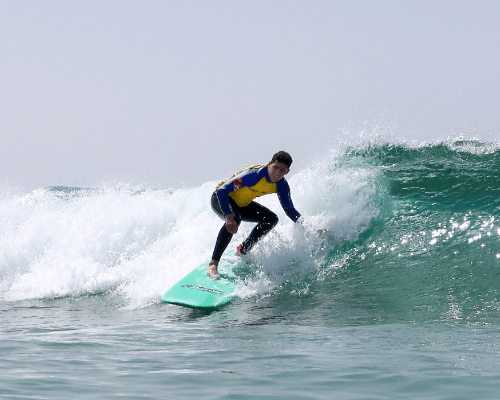 Surf Lisbon School - Boy learning surf
